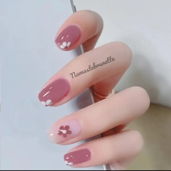 2/$16 Floral Short Press On Nails - Picture 5 of 16